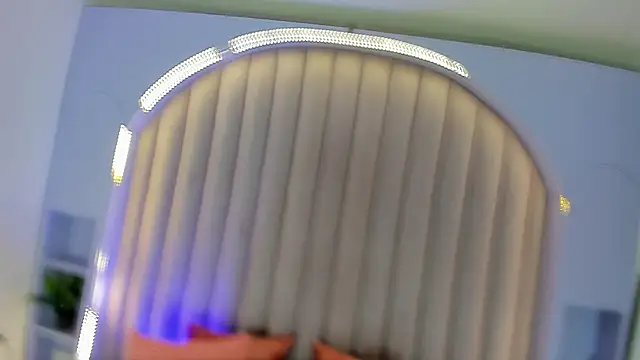 KeendraFox  online show from September 17, 2025, 7:27 pm