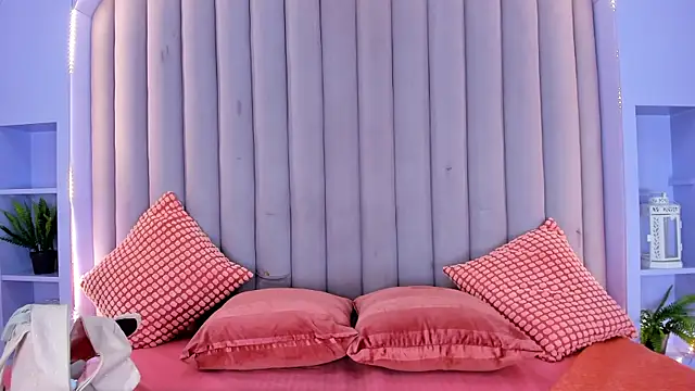 KeendraFox  online show from September 28, 2025, 11:28 am