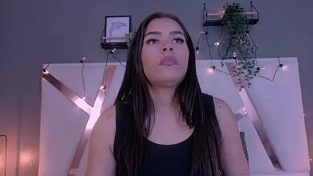 KeendraFox  online show from September 26, 2025, 7:32 pm