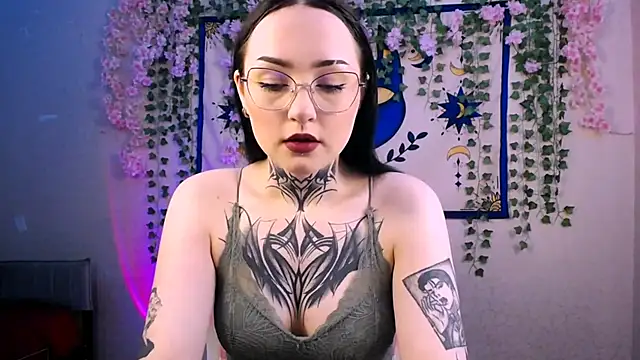 MollyKissy online show from April 16, 2026, 4:57 am