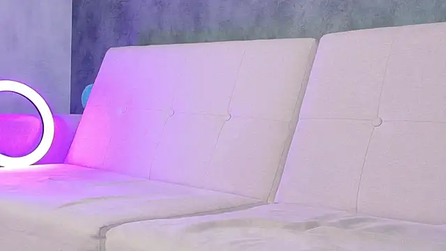 OnlyForYou  online show from September 19, 2025, 4:05 am