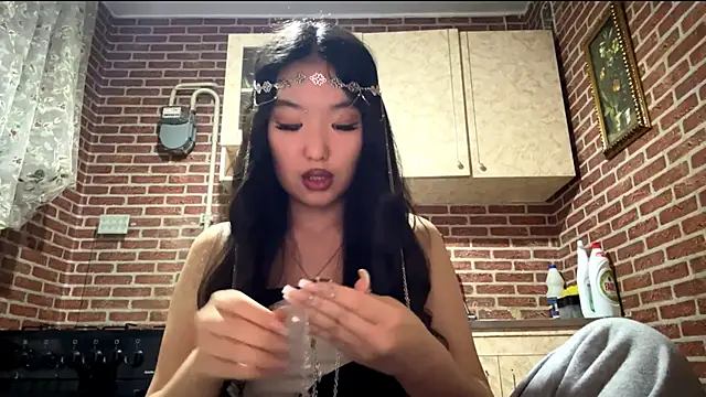 Snapshot of EmmaLeexth chatting on December 21, 2025, 2:19 pm EmmaLeexth online show from December 21, 2025, 2:19 pm