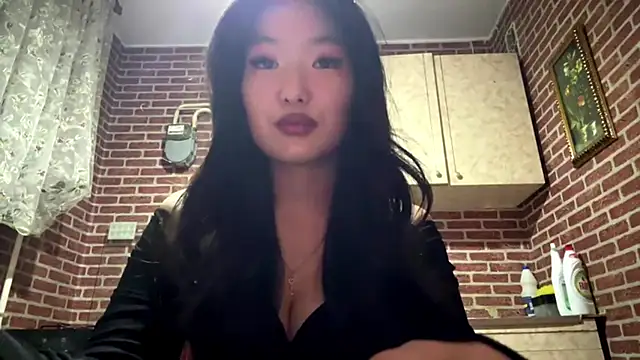 Snapshot of EmmaLeexth chatting on December 19, 2025, 3:58 pm EmmaLeexth online show from December 19, 2025, 3:58 pm