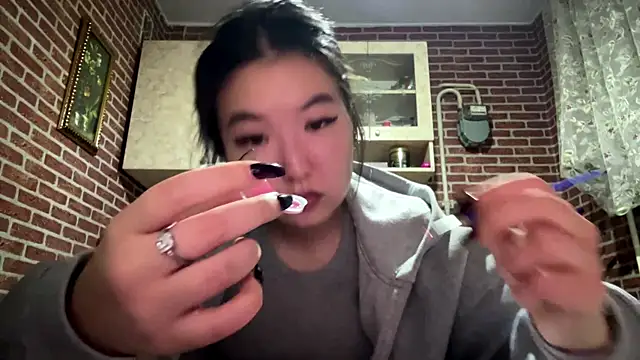 Snapshot of EmmaLeexth chatting on January 12, 2026, 2:24 pm EmmaLeexth online show from January 12, 2026, 2:24 pm