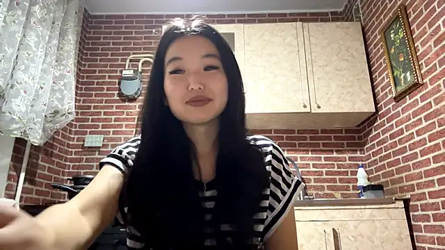 Snapshot of EmmaLeexth chatting on October 29, 2025, 3:00 pm EmmaLeexth online show from October 29, 2025, 3:00 pm