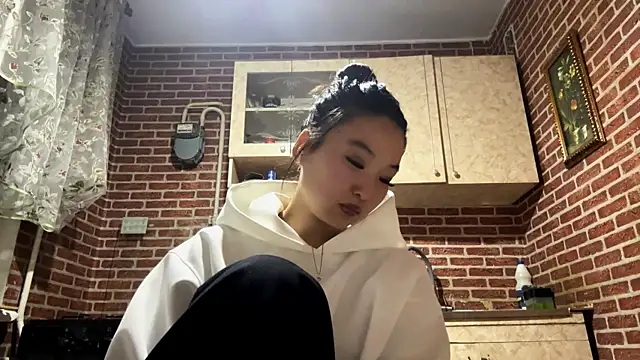 Snapshot of EmmaLeexth chatting on November 13, 2025, 1:26 pm EmmaLeexth online show from November 13, 2025, 1:26 pm