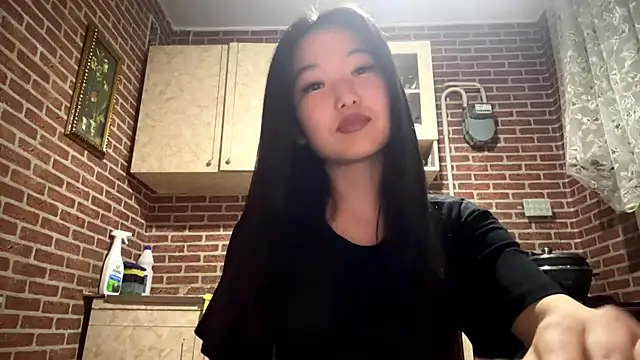 EmmaLeexth online show from February 10, 2026, 2:05 pm