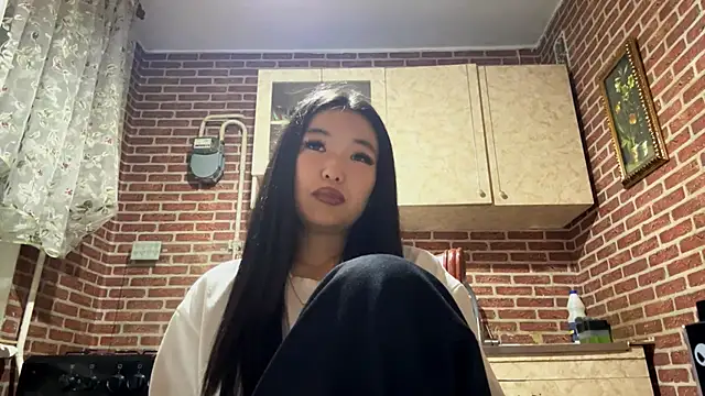 Snapshot of EmmaLeexth chatting on November 14, 2025, 2:10 pm EmmaLeexth online show from November 14, 2025, 2:10 pm