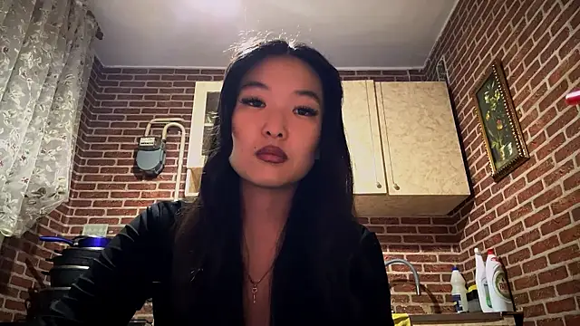 Snapshot of EmmaLeexth chatting on December 14, 2025, 1:49 pm EmmaLeexth online show from December 14, 2025, 1:49 pm