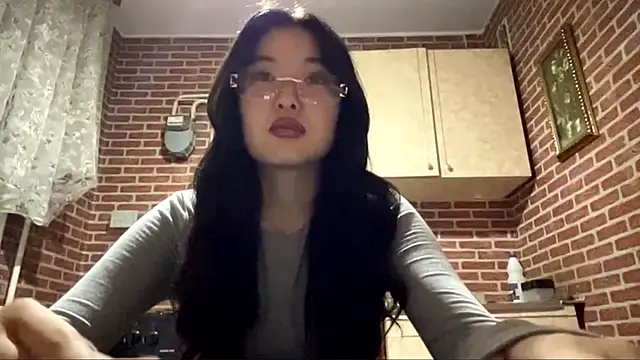 Snapshot of EmmaLeexth chatting on November 23, 2025, 12:59 pm EmmaLeexth online show from November 23, 2025, 12:59 pm