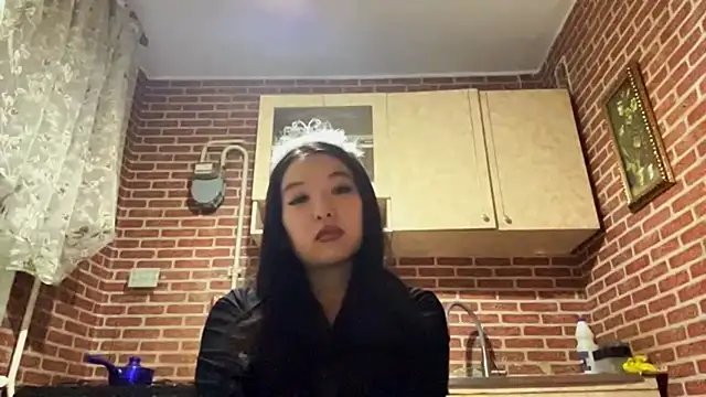 Snapshot of EmmaLeexth chatting on November 18, 2025, 2:53 pm EmmaLeexth online show from November 18, 2025, 2:53 pm