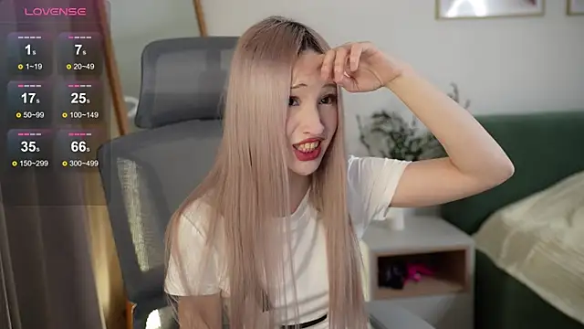 Snapshot of Laura_Obsidian chatting on October 15, 2025, 2:36 pm Laura Obsidian online show from October 15, 2025, 2:36 pm