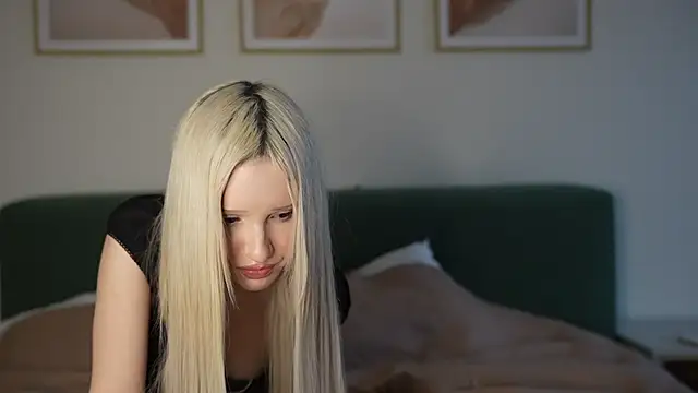 Snapshot of Laura_Obsidian chatting on December 1, 2025, 11:11 am Laura Obsidian online show from December 1, 2025, 11:11 am