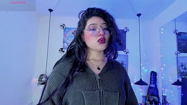 Snapshot of SabrinaV_ chatting on May 27, 2026, 11:28 am SabrinaV online show from May 27, 2026, 11:28 am