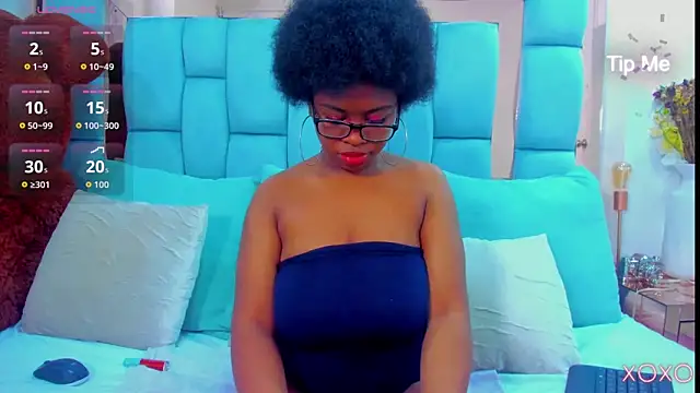 hazellanee online show from April 5, 2026, 1:23 am