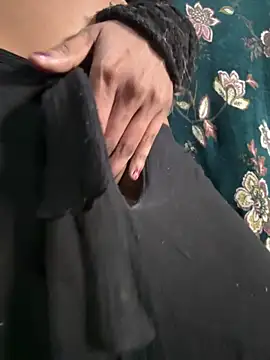 Snapshot of DAMinii_ chatting on November 19, 2025, 7:03 pm DAMinii online show from November 19, 2025, 7:03 pm