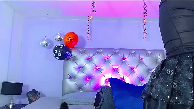 Emily Swiftt online show from October 28, 2025, 3:29 am