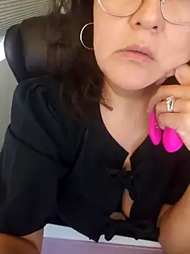 sw33th3art online show from November 7, 2025, 8:57 pm