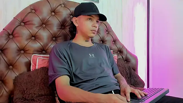 noah blake0 online show from September 24, 2025, 2:51 am