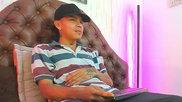 noah blake0 online show from September 25, 2025, 2:39 am