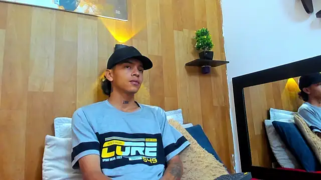 noah blake0 online show from September 19, 2025, 2:26 am