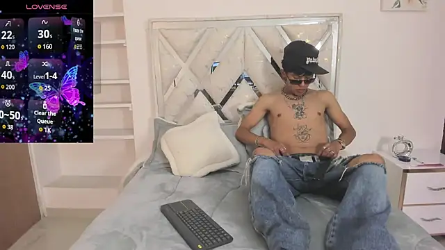 DemianSalvatore online show from September 26, 2025, 1:51 pm