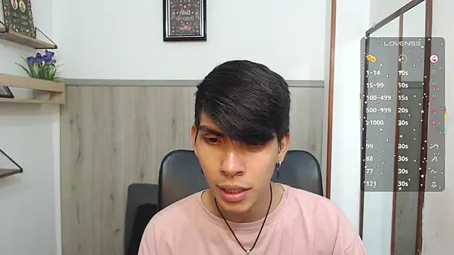 Snapshot of David_925_ chatting on February 3, 2026, 7:52 pm David 925 online show from February 3, 2026, 7:52 pm