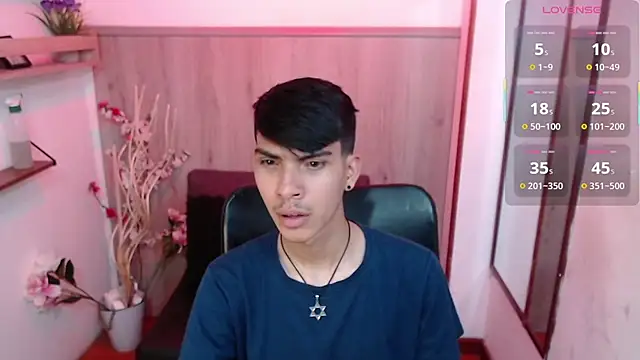 Snapshot of David_925_ chatting on February 14, 2026, 8:53 pm David 925 online show from February 14, 2026, 8:53 pm