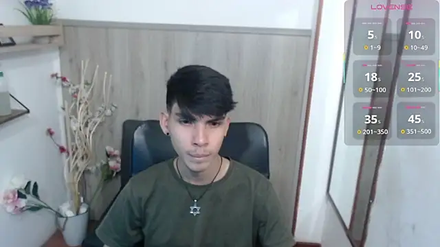 Snapshot of David_925_ chatting on February 12, 2026, 8:41 pm David 925 online show from February 12, 2026, 8:41 pm