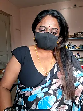 Snapshot of queendivya chatting on July 14, 2026, 11:38 am queendivya online show from July 14, 2026, 11:38 am