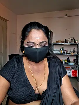 Snapshot of queendivya chatting on July 7, 2026, 4:26 am queendivya online show from July 7, 2026, 4:26 am
