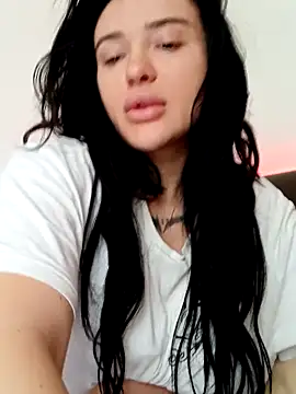 mariabloom9 online show from October 8, 2025, 8:38 am