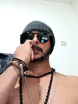 LVEZEX online show from October 1, 2025, 6:51 am