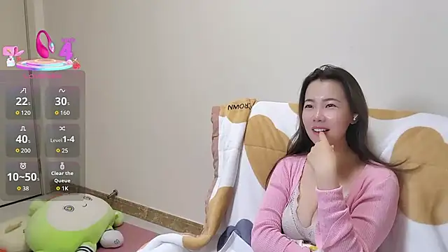 sallycui online show from October 7, 2025, 11:17 pm