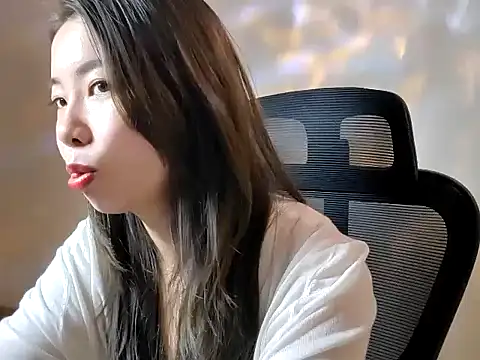 sallycui online show from September 24, 2025, 1:35 am