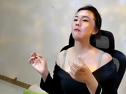 sallycui online show from September 25, 2025, 11:00 pm