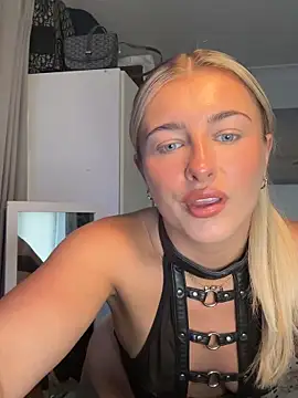 BabyBluexox online show from June 17, 2026, 10:58 am