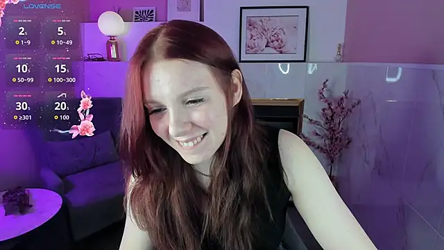 Layla Glam online show from October 22, 2025, 5:40 am