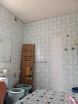 BubblyBeautiful online show from November 14, 2025, 1:04 pm