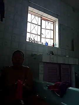 BubblyBeautiful online show from November 21, 2025, 1:10 pm