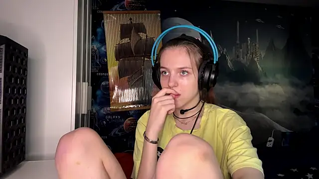 Elira Breeze online show from November 2, 2025, 12:21 pm