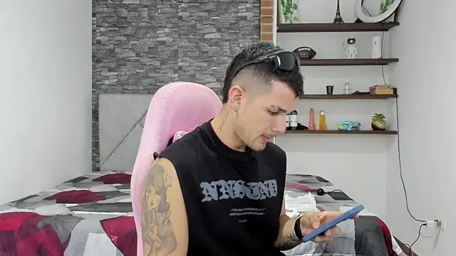 BooyHott  online show from March 9, 2026, 8:01 pm