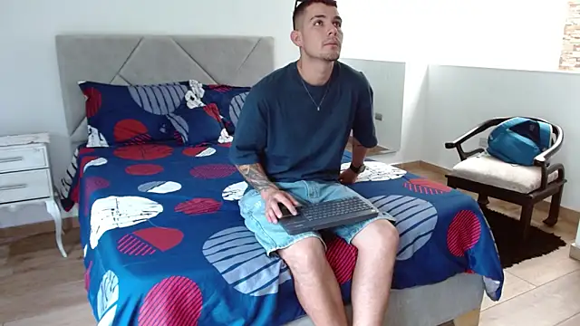 BooyHott  online show from September 23, 2025, 7:10 pm