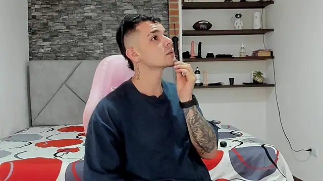 BooyHott  online show from March 4, 2026, 7:10 pm