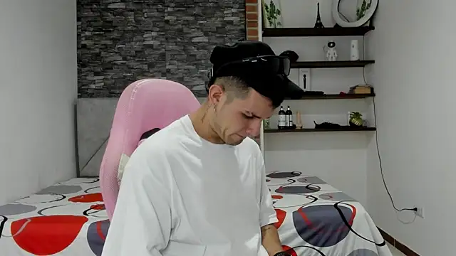 BooyHott  online show from March 2, 2026, 7:21 pm