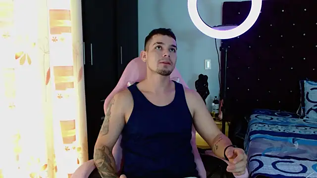 BooyHott  online show from November 6, 2025, 7:07 pm