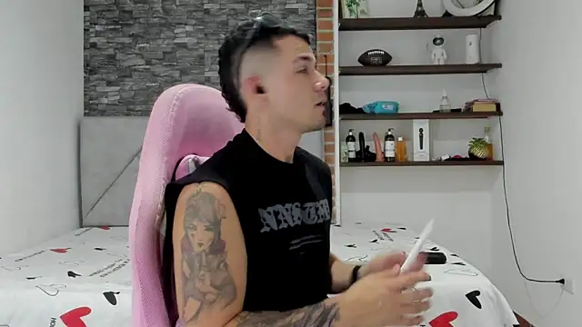 BooyHott  online show from March 5, 2026, 7:10 pm