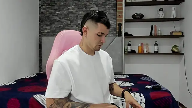 BooyHott  online show from March 13, 2026, 7:30 pm