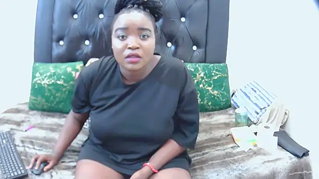 BendOveR0123 online show from October 9, 2025, 6:52 pm