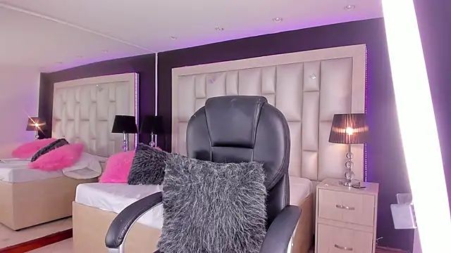 LuisaJonnes  online show from April 8, 2026, 4:25 am